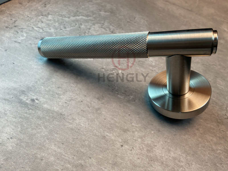 Satin Knurled door handle-Hengly.jpg